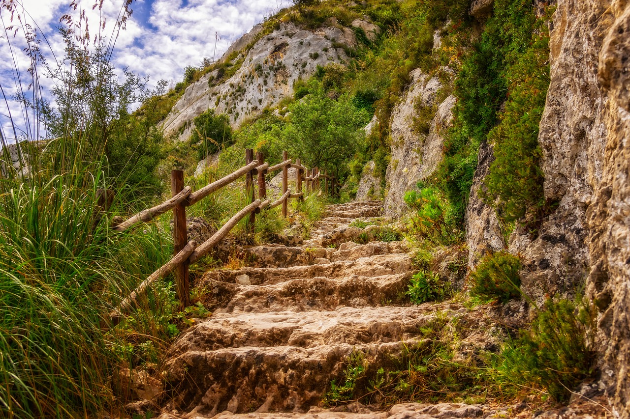最新情侣深山探险挑战神秘浪漫之旅图文记录