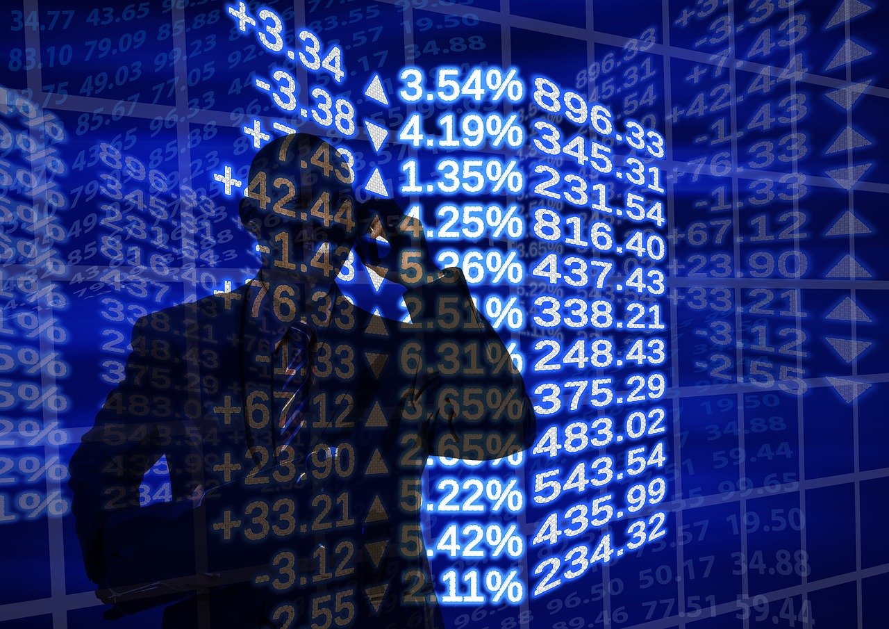 黄金价格走势解析，市场趋势与影响因素全面探讨，黄金价格是否下跌？