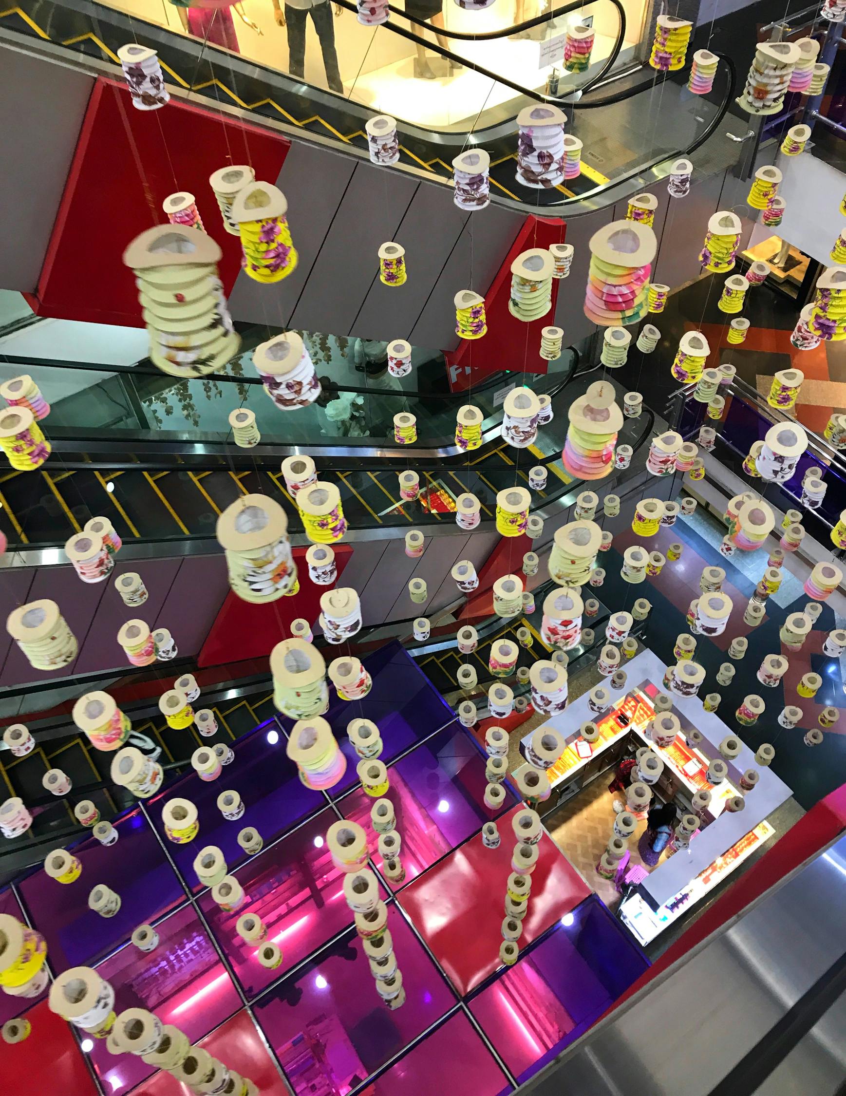 色彩世界中的纯真与乐趣，小孩动漫图片欣赏