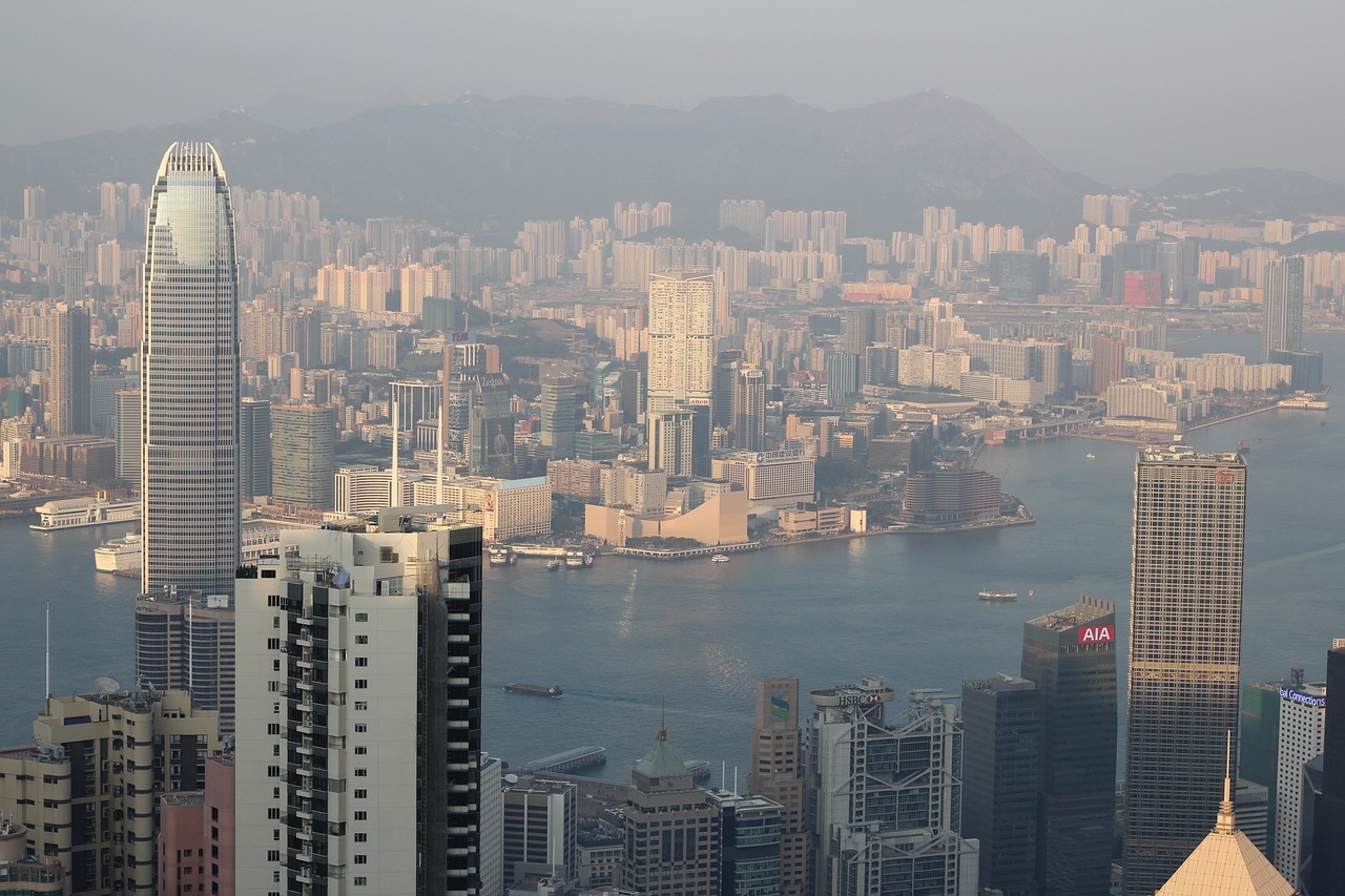 香港上市珠宝业，繁荣与进步的见证