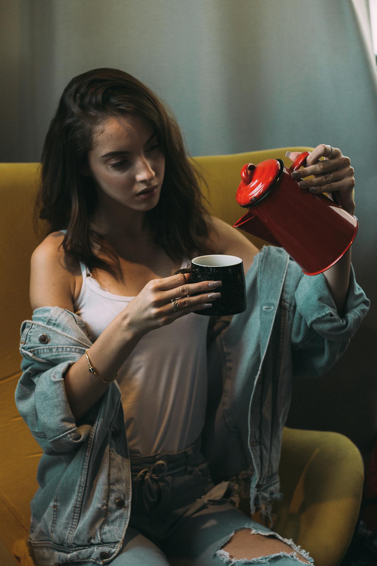 女明星乳房，审美、争议与公众视角的探讨