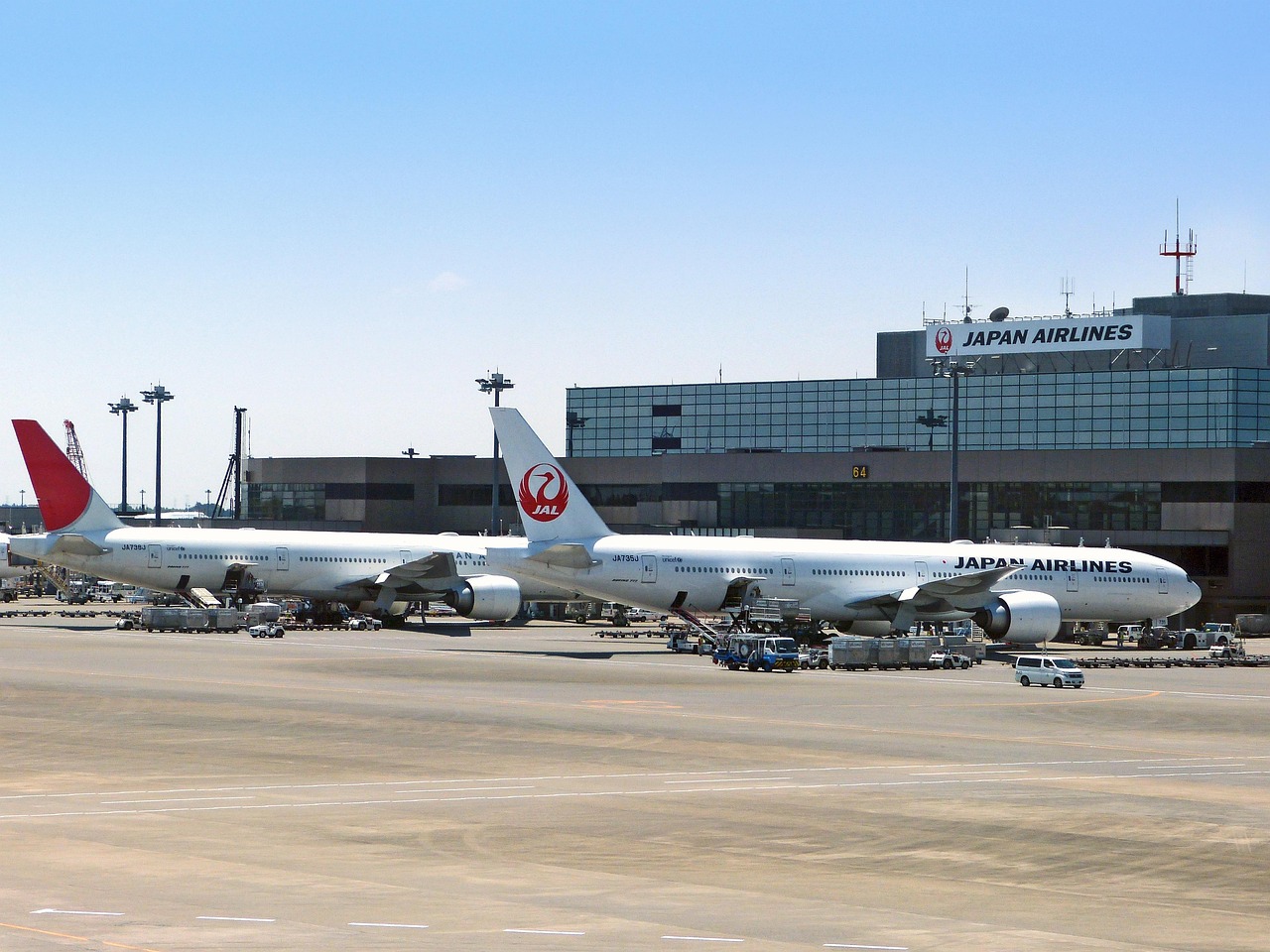 京沪高铁上市重塑交通格局，引领资本市场新篇章